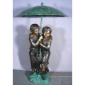 Bronce niño y niña debajo de Umbrella Fountain VBF-021S